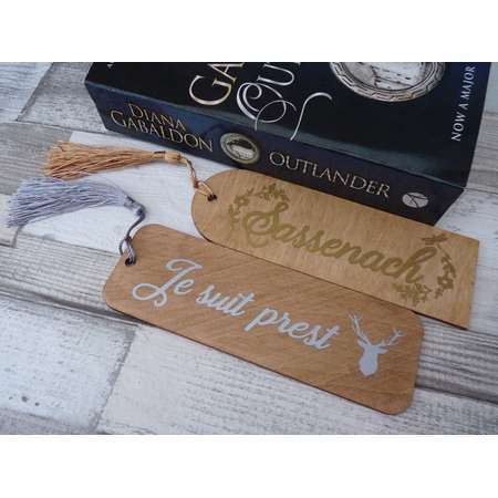 Outlander inspired wooden bookmark with Sassenach or Je suit prest design, Outlander bookmark to personalise with a name, Outlander gift thumb