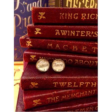 Outlander earrings, Jamie and Claire, Diana Gabaldon, book lover earrings thumb