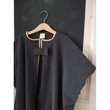 Cape in gray cotton fleece thumb