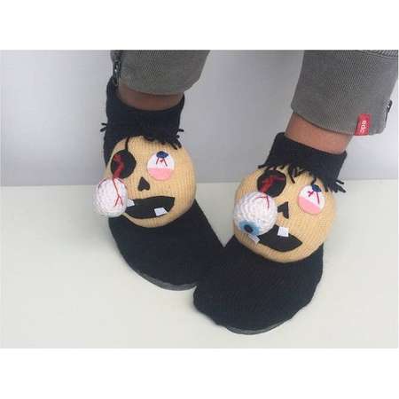 Halloween Slippers, knitted zombie, fanny socks, zombi Slippers, monster Slippers, Frankenstein socks, the walking Dead socks, weird slipper thumb