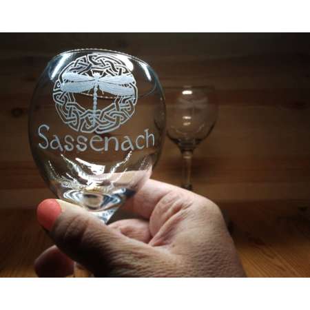 2 wine glasses, Sassenach, Dinna Fash, Outlander, Theme Claire, Diana Gabaldon ,Wine Drinking ,Glass Gift ,Dragonfly in Amber, Book Series, thumb
