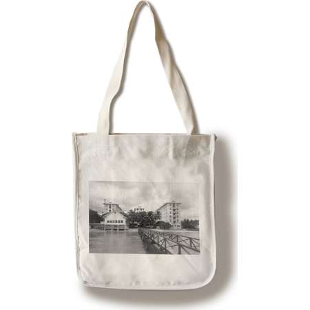Honolulu, Hawaii Moana Hotel on Waikiki Beach Photograph (100% Cotton Tote Bag - Reusable) thumb